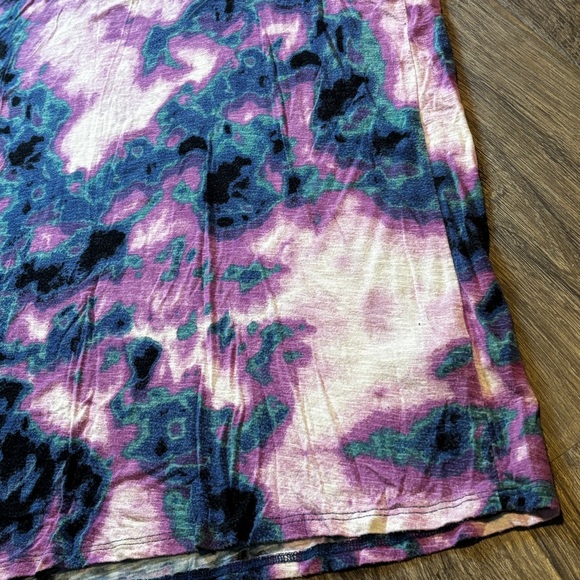 LuLaRoe Tie-Dye Short Sleeve Top - Pink and Purple - Picture 2 of 5